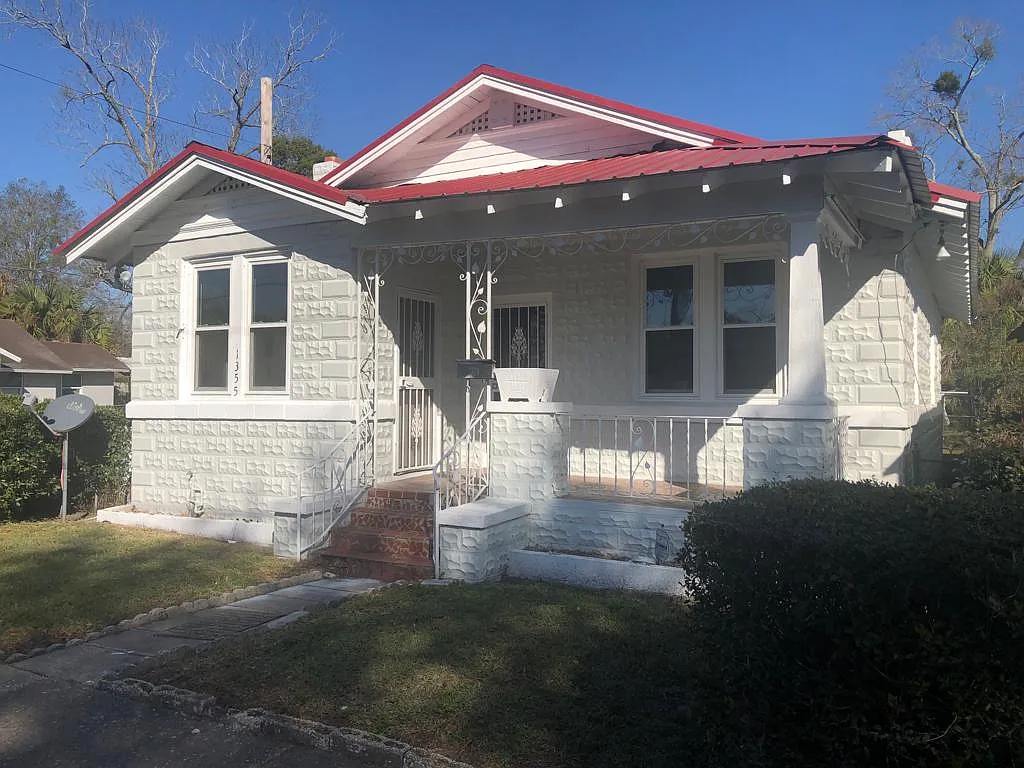 1355 Grothe St - 1 — Photo 3
