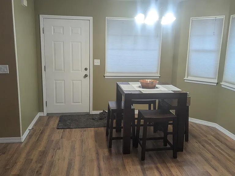2221 S 10th St W — Photo 3