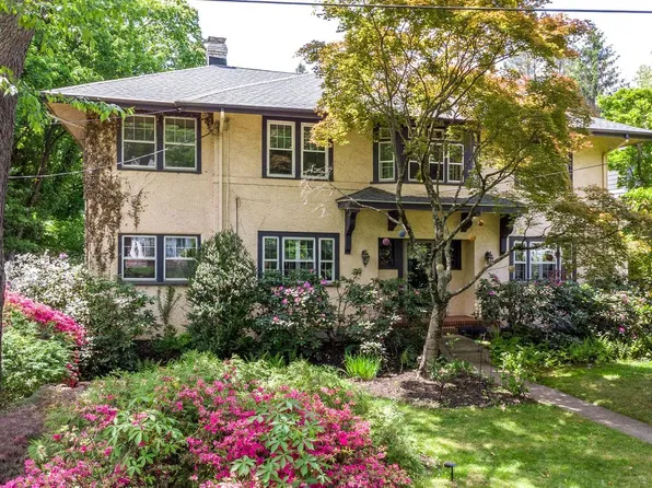 825 Highland Ave, Morrisville, PA 19067