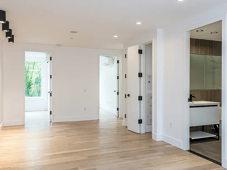 16 N Henry St #3B — Photo 11