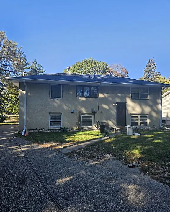2nd image of 815 7th Ave NW #2
