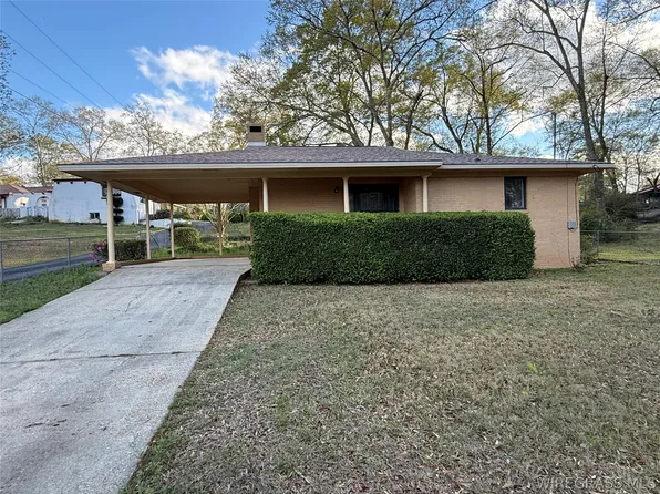 63 Edgewood Dr, Daleville, AL 36322