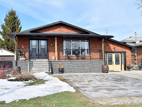 5th image of 682 Mohawk Rd W