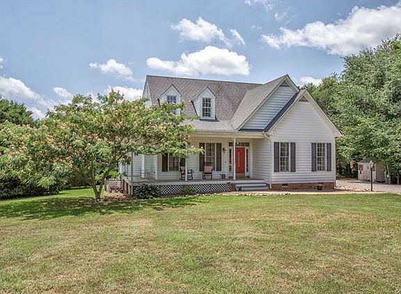 2nd image of 2311 Graceland Dr