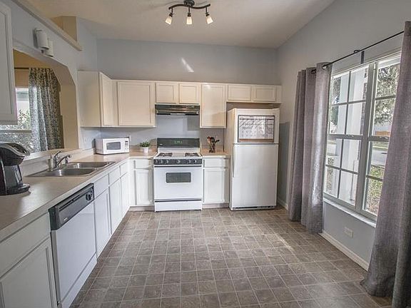 2nd image of 354 Heritage Estates Ln