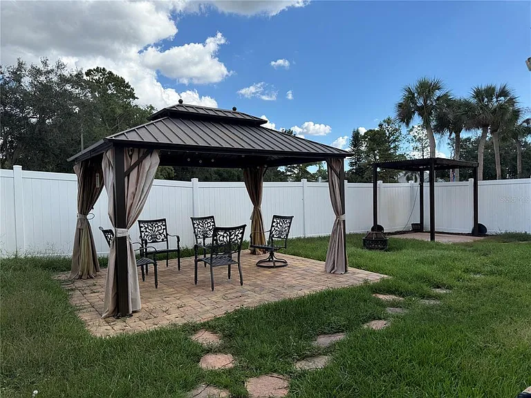 16335 Rambling Vine Dr W — Photo 22