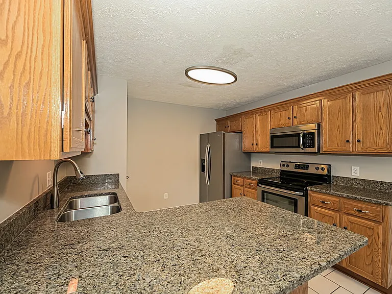 7004 Bridgewater Dr — Photo 8