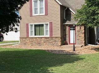 605 S Saunders Ave, Sutton, NE 68979