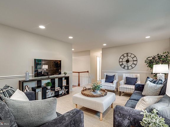 5th image of 10401 Ashcroft Way