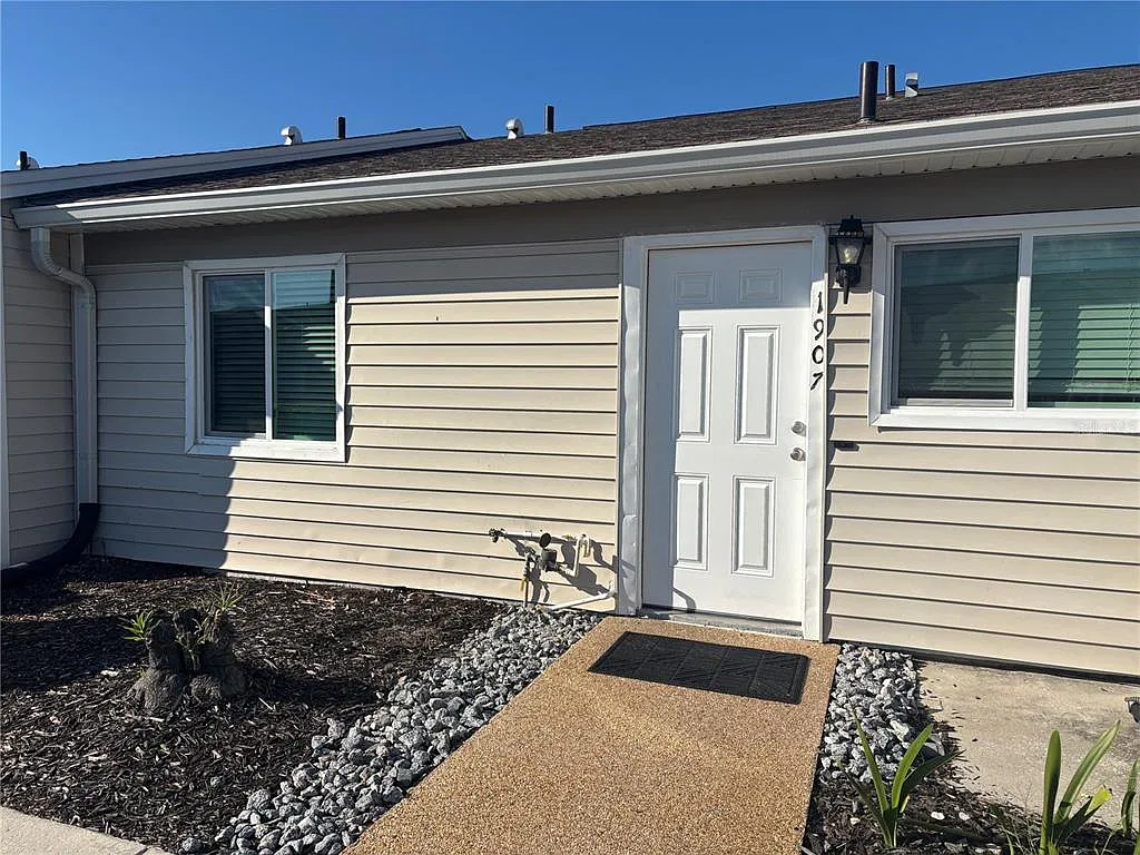 2 bed, 2.0 bath, 1000 sqft, $1,800 — Photo 2