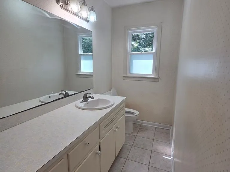 1015 S Country Club Dr — Photo 12