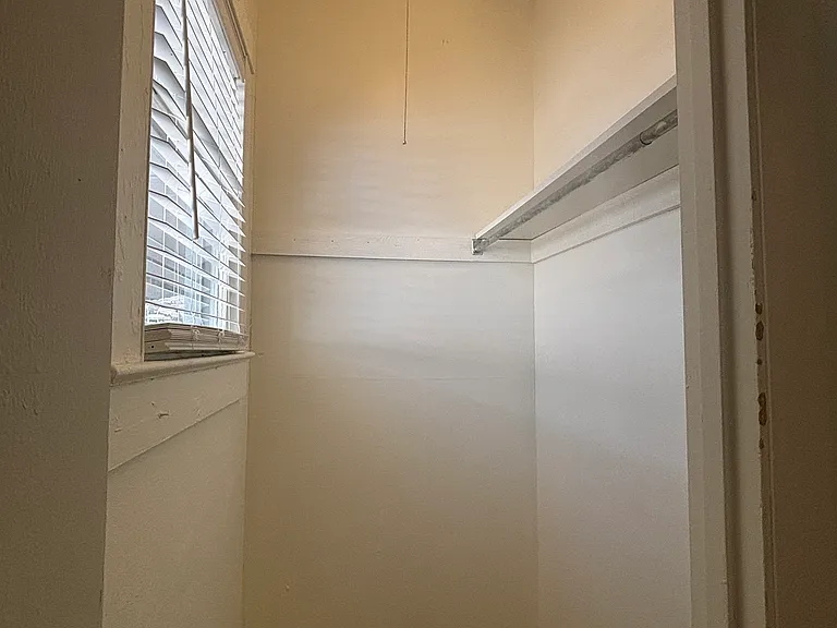 2052 Dauphin St #B — Photo 12