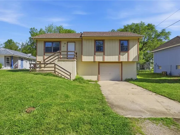 711 Park St, Clinton, MO 64735