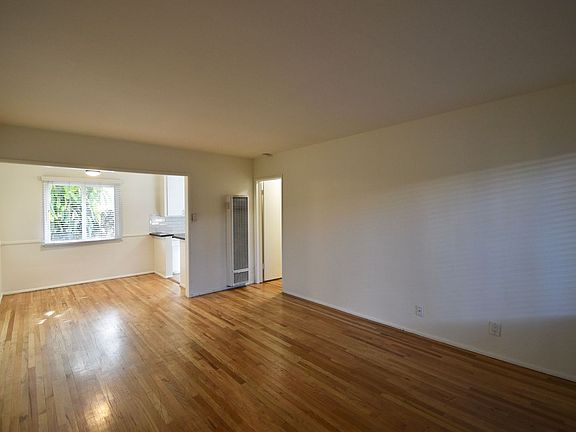 4th image of 1212 N Hollywood Way APT A