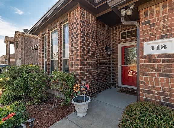 3rd image of 113 Honeysuckle Ln