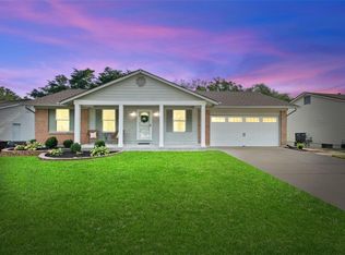 1052 Mendoza Dr, Saint Peters, MO 63376