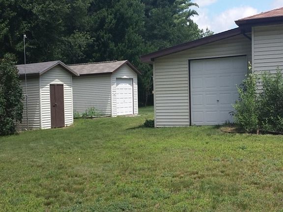 3rd image of 2821 Airport Ave