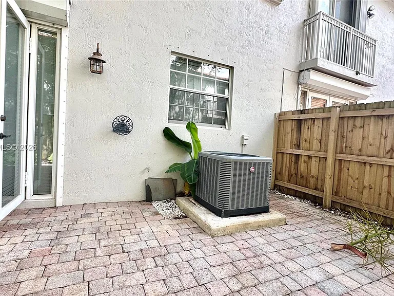 8102 SW 118th Pl #8102 — Photo 9