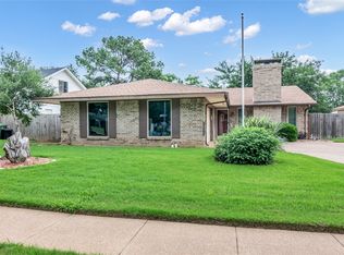 2940 Woodbridge Dr, Bedford, TX 76021