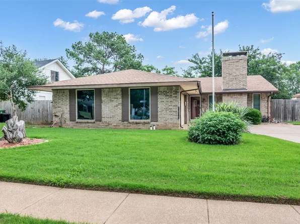 2940 Woodbridge Dr, Bedford, TX 76021