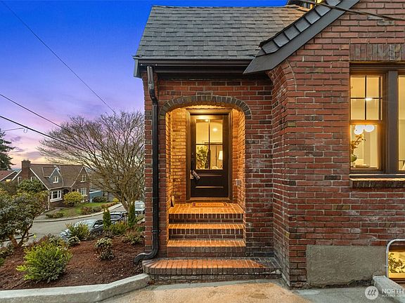 5th image of 2512 Nob Hill Avenue N