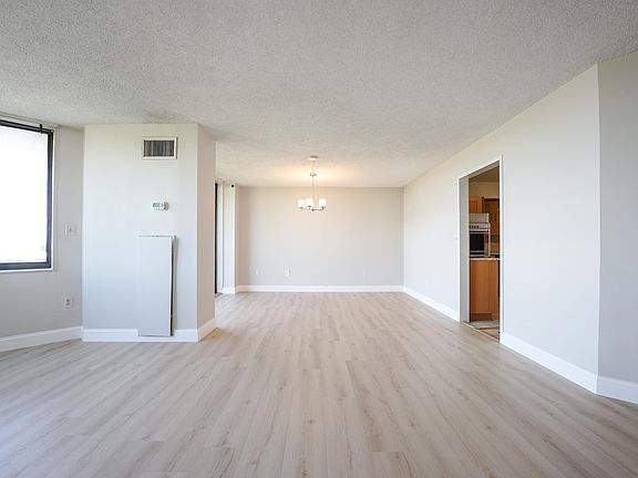 2nd image of 1021 Harmon Cove Tower #1021