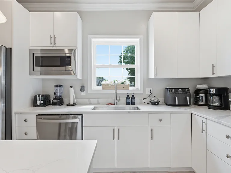 1433 Howard Rd SE — Photo 4