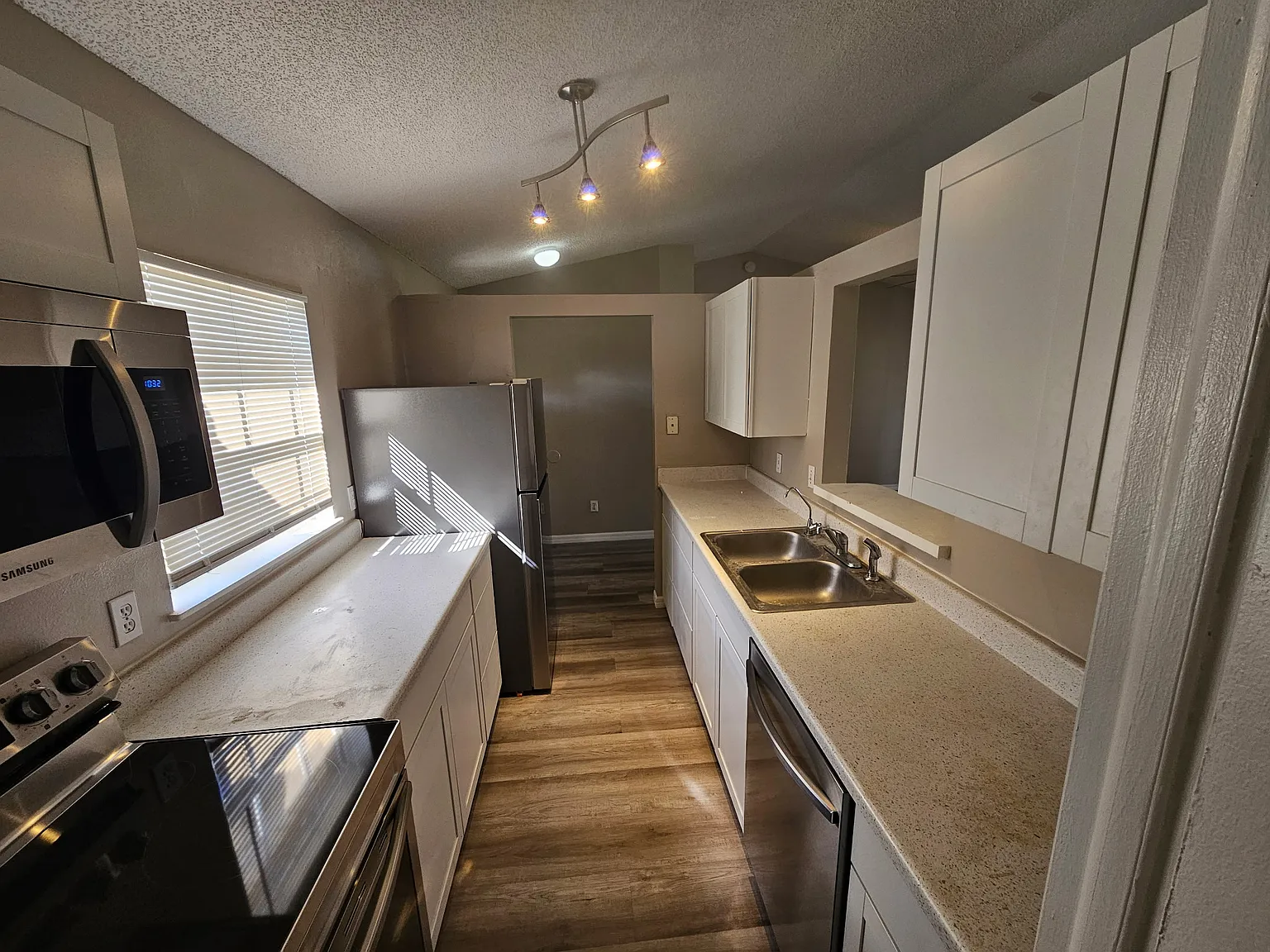 305 Miami Lane - 1 — Photo 3