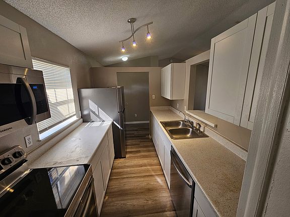 3rd image of 305 Miami Ln