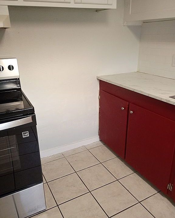 1st image of 323 E Fordyce Ave