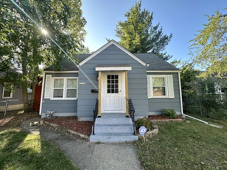 1720 Kilburn Ave — Photo 1
