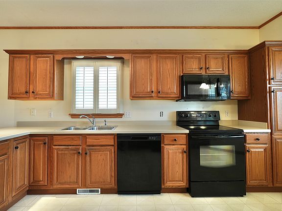 3rd image of 4220 Azalea Cir