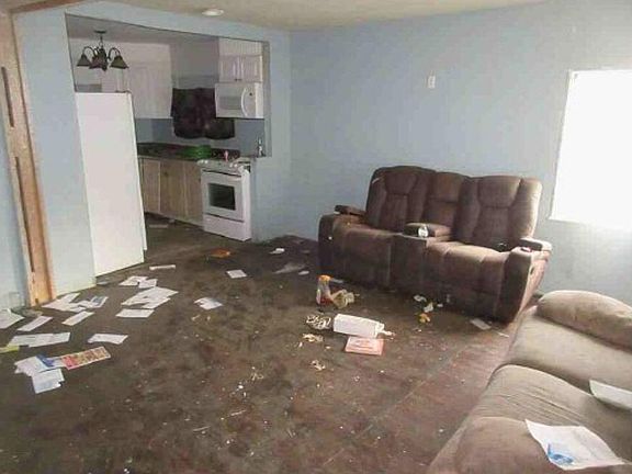 4th image of 1036 W Hermiston Ave
