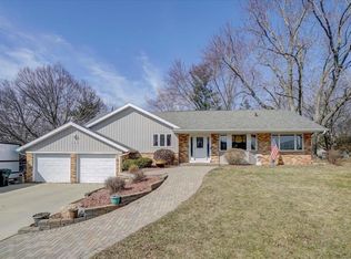 326 Devonshire Rd, Stoughton, WI 53589