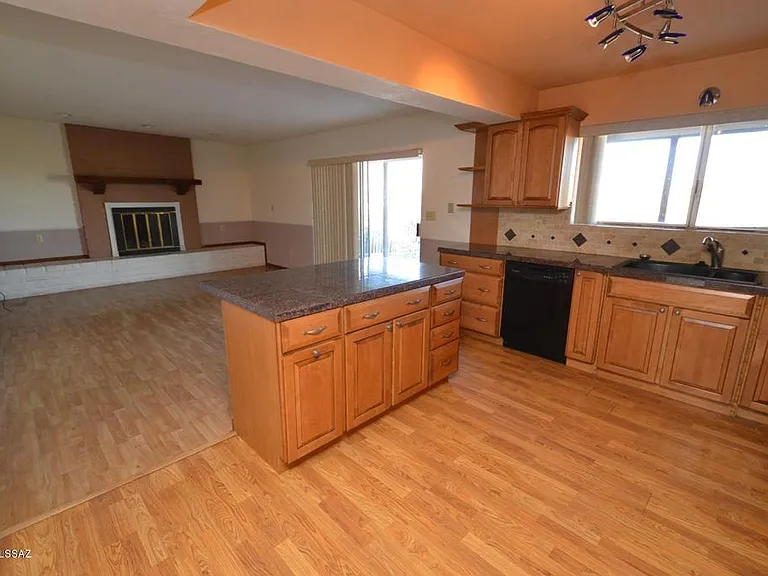 5050 N Hillcrest Dr — Photo 8