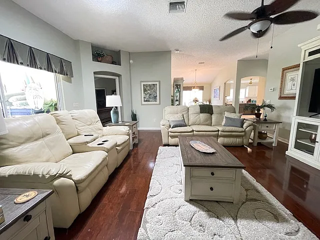 2126 Sansores St — Photo 13