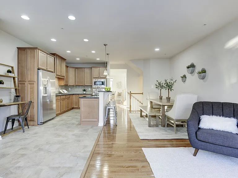 122 Parkview Ave — Photo 4