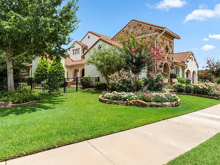 3930 Sundance Hill Ln — Photo 4