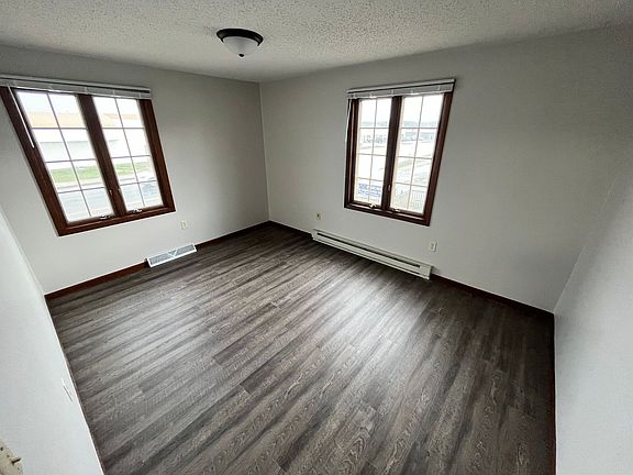 5th image of 2702 London Rd