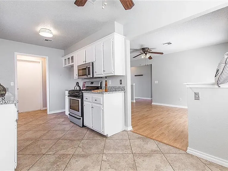 1056 NW 7th Pl — Photo 5