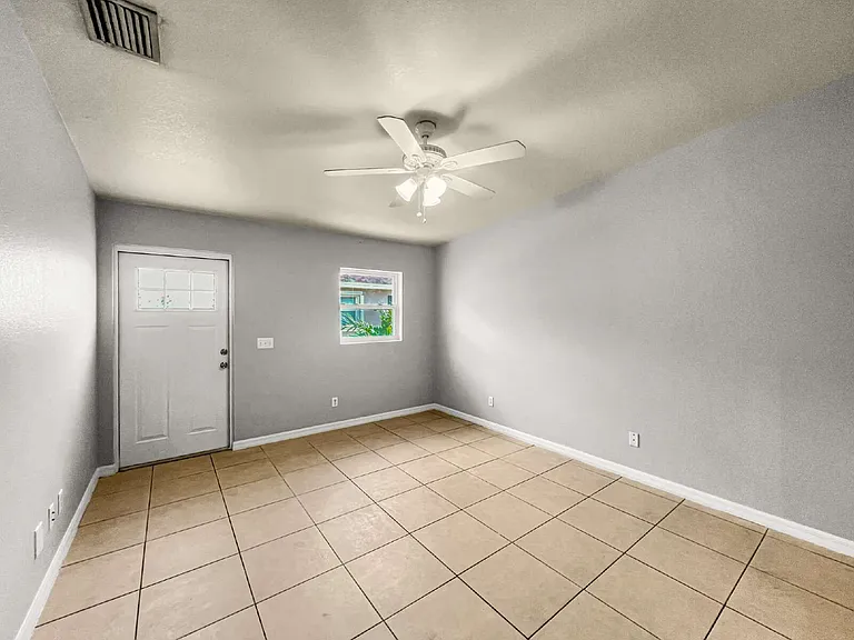 1321 SE 8th Ave #2 — Photo 6