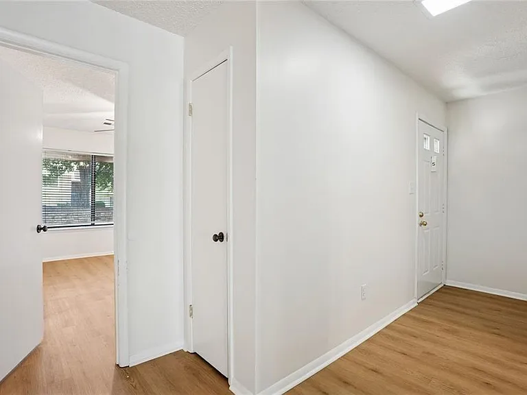 2035 Powers Ferry Trce SE — Photo 11