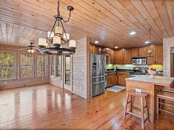 5th image of 85 Post Oak Ln