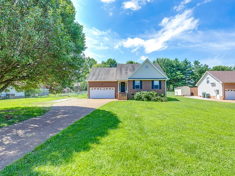 125 Grant Ct — Photo 2