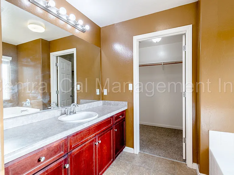 11723 Holabird Ave — Photo 23