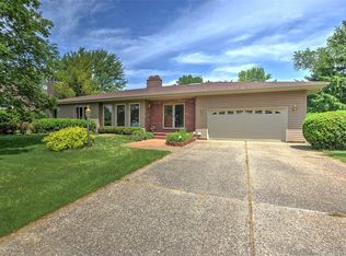 60 Hickory Point Ct, Forsyth, IL 62535