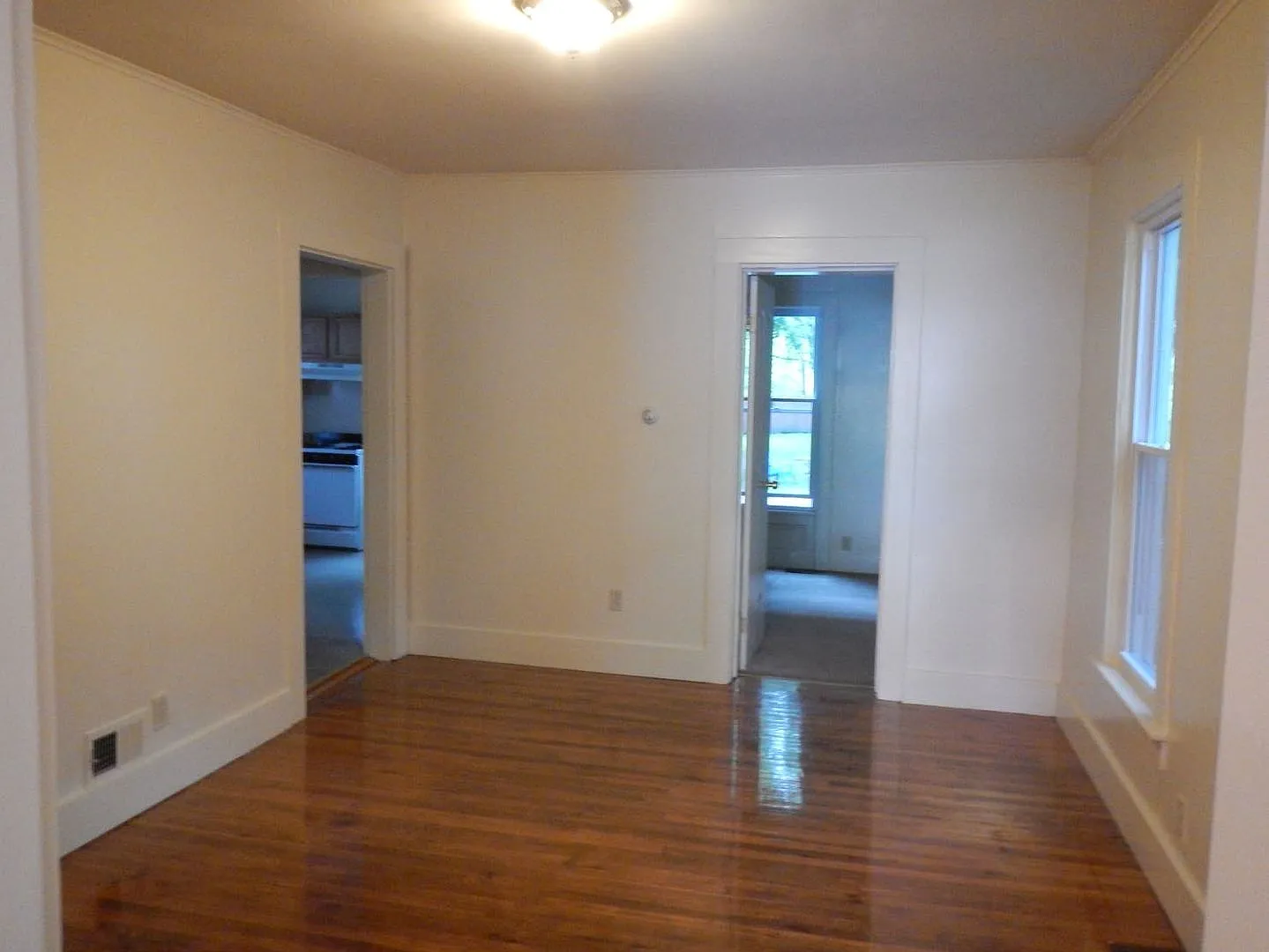 417 Cherry Apt 1 - Available 7/1/27 - First Floor Apartment Close To Neighborhood Park — Photo 4