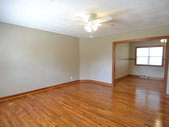 5th image of 1105 E Harrison St