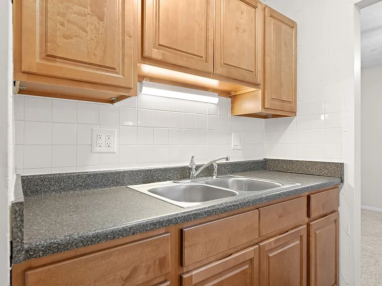 The Hillcrest Apartments — Photo 63