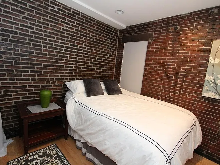 49 Temple Pl #2-R — Photo 6